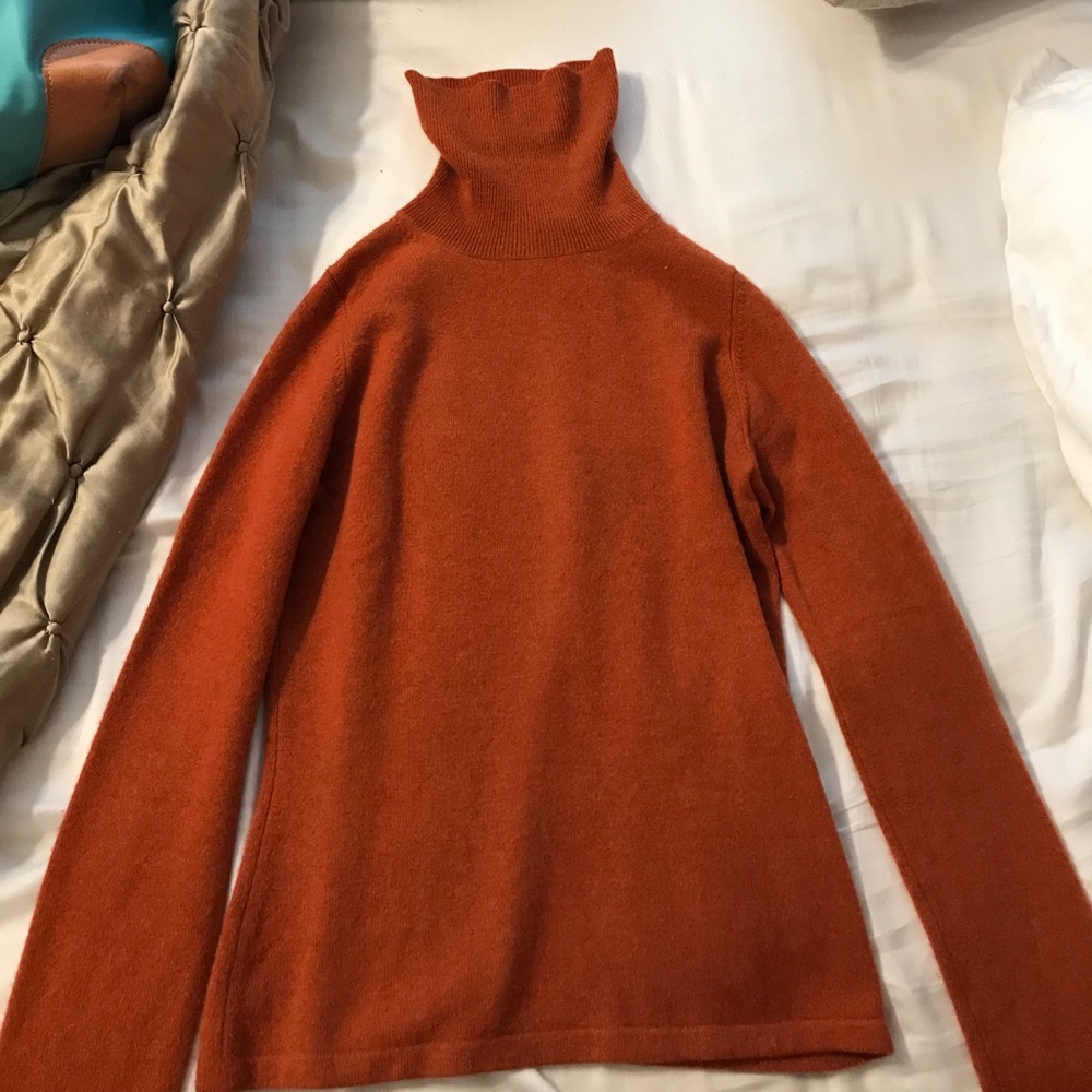 Neiman Marcus Cashmere sweater - Picture 2 of 3